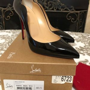 Brand new never worn black patent leather Christian louboutin pump.